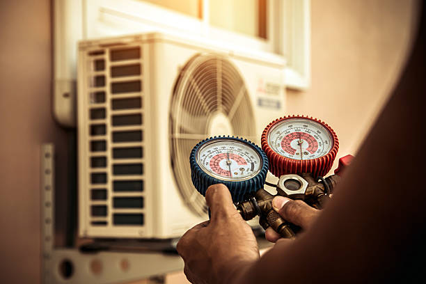 Professional Hvac technician working in Saint Albans, WV